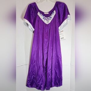 Carriage Court Purple Embroidered Nightgown Size XS-L